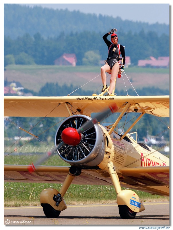 AirmenBeans Wing Walkers – Boeing PT-17 Stearman