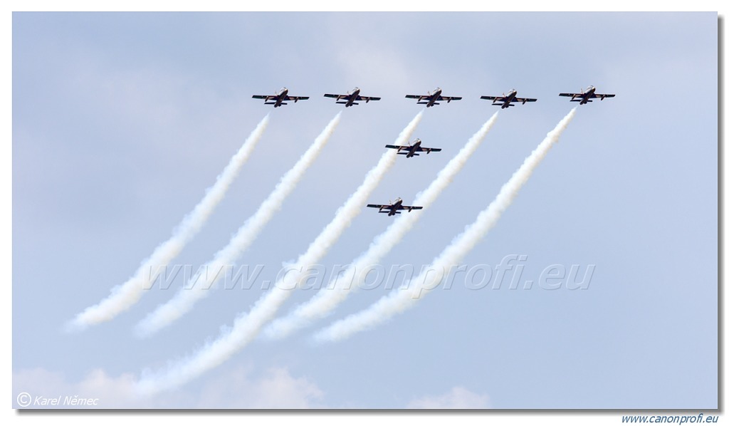 Al Fursan UAE aerobatic display team (The Knights) – 7x Aermacchi MB-339NAT