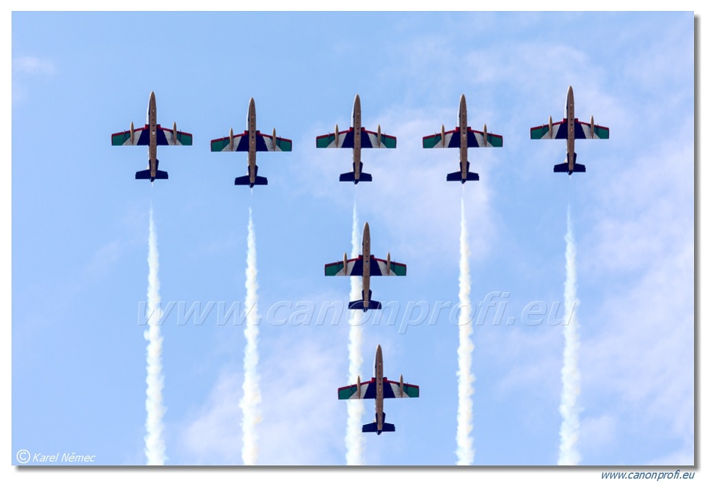 Al Fursan UAE aerobatic display team (The Knights) – 7x Aermacchi MB-339NAT