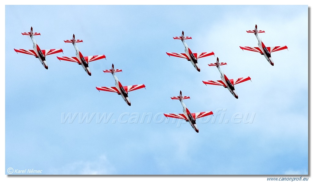 Zespół akrobacyjny Biało-Czerwone Iskry - 7x PZL TS-11 Iskra