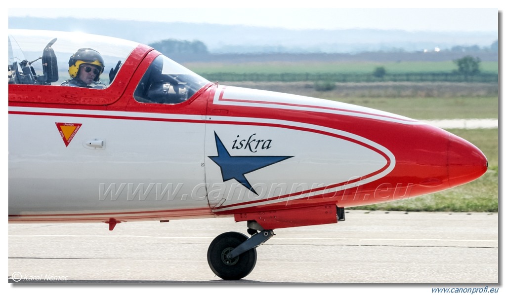 Zespół akrobacyjny Biało-Czerwone Iskry - 7x PZL TS-11 Iskra