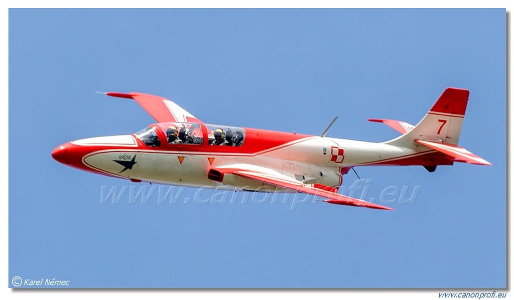 Zespół akrobacyjny Biało-Czerwone Iskry - 7x PZL TS-11 Iskra