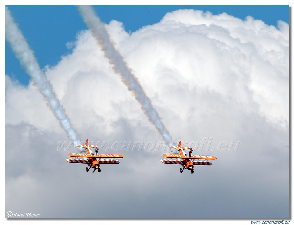 Breitling Wingwalkers - Boeing PT-17 Kaydet (A75N1)
