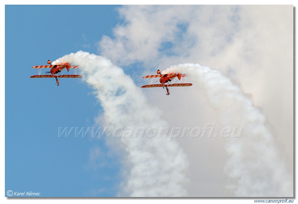 Breitling Wingwalkers - Boeing PT-17 Kaydet (A75N1)