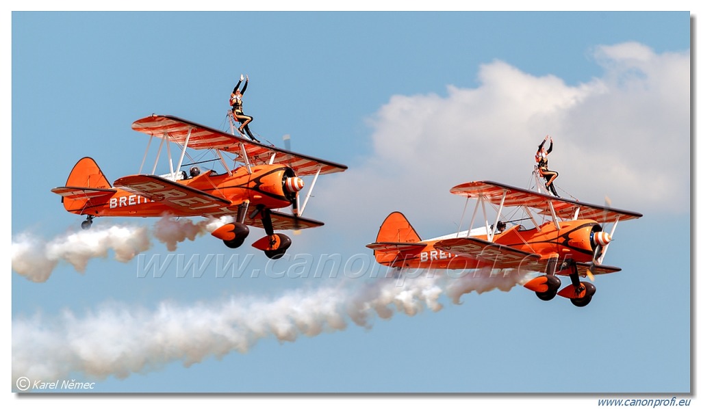 Breitling Wingwalkers - Boeing PT-17 Kaydet (A75N1)