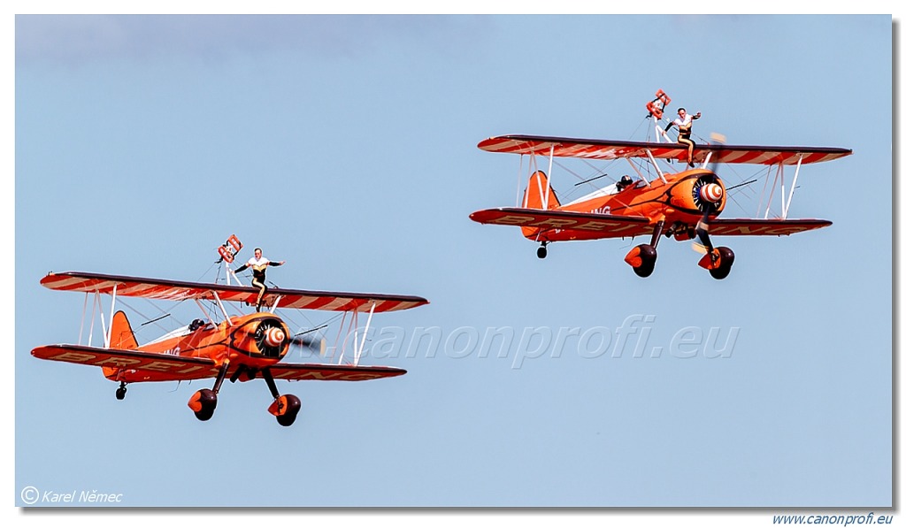Breitling Wingwalkers - Boeing PT-17 Kaydet (A75N1)