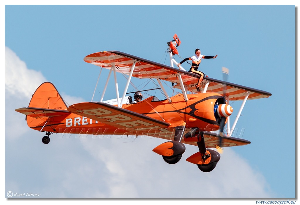 Breitling Wingwalkers - Boeing PT-17 Kaydet (A75N1)