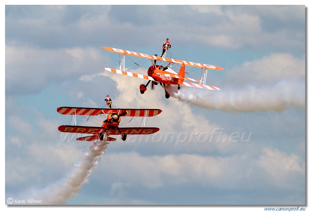 Breitling Wingwalkers - Boeing PT-17 Kaydet (A75N1)