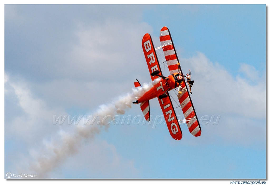 Breitling Wingwalkers - Boeing PT-17 Kaydet (A75N1)