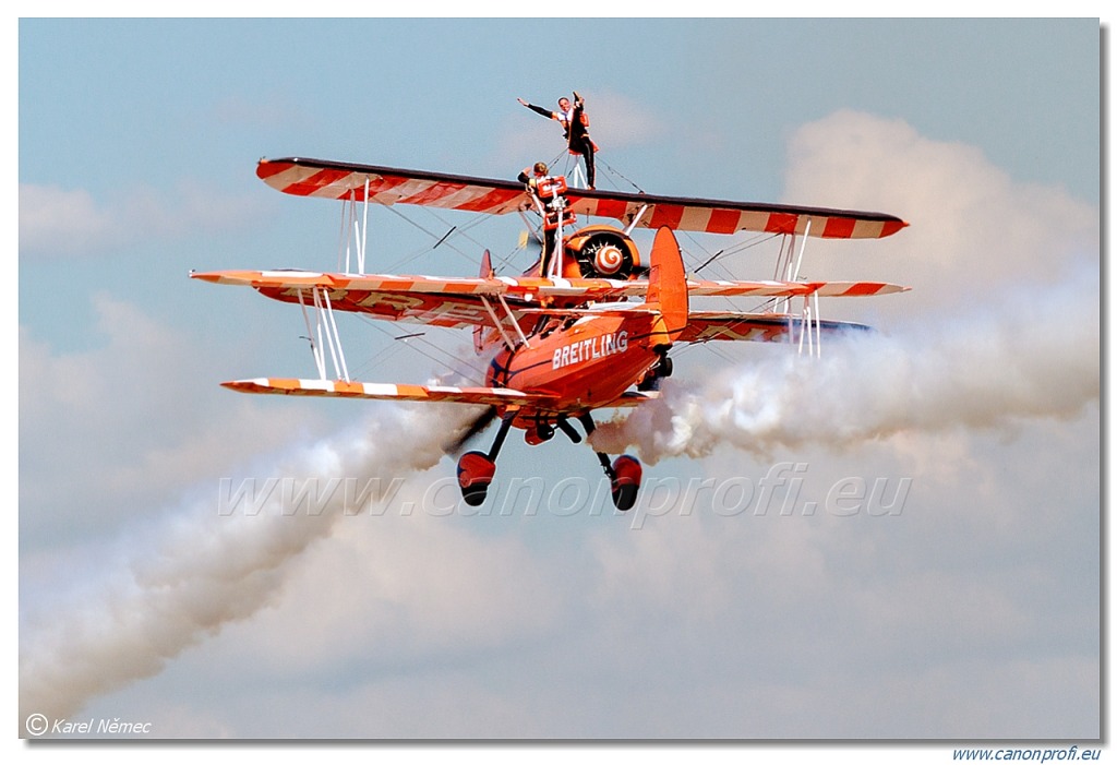 Breitling Wingwalkers - Boeing PT-17 Kaydet (A75N1)