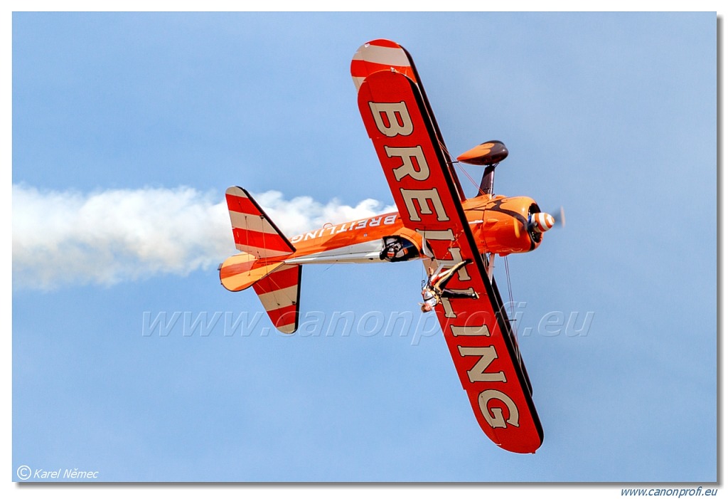 Breitling Wingwalkers - Boeing PT-17 Kaydet (A75N1)