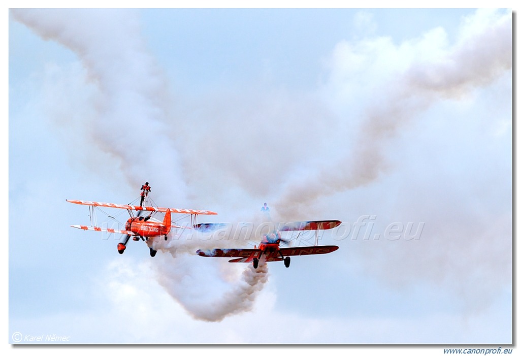 Breitling Wingwalkers - Boeing PT-17 Kaydet (A75N1)