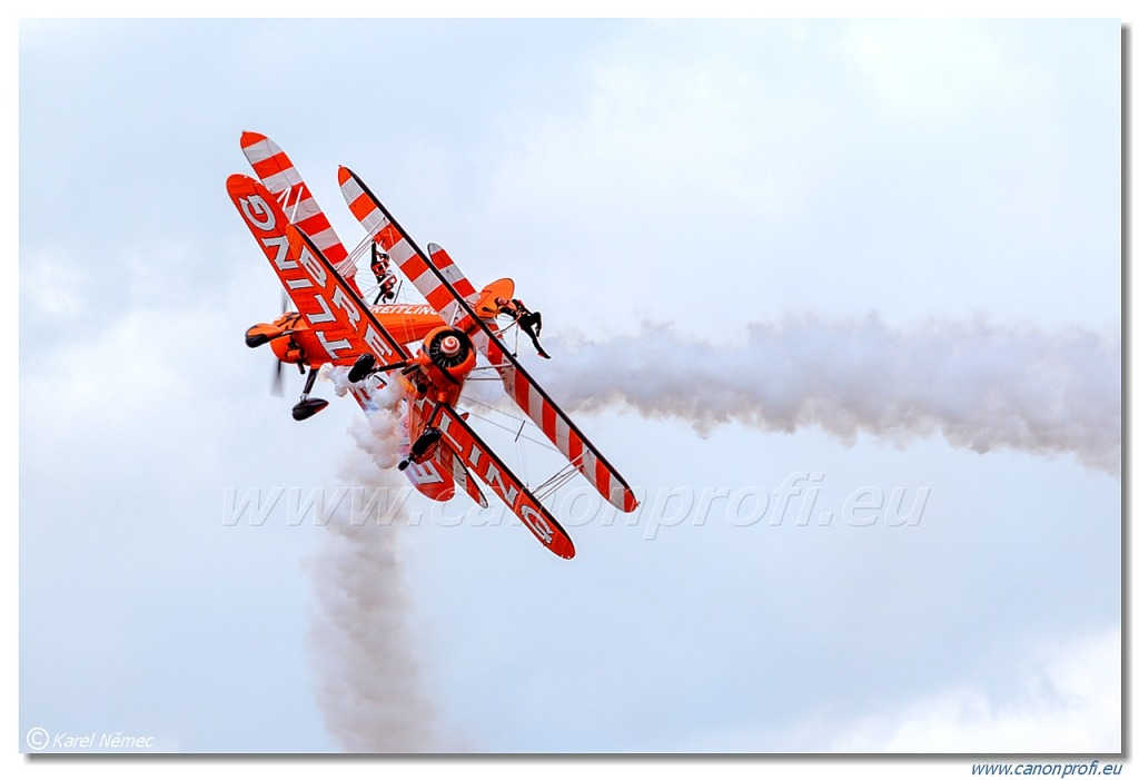 Breitling Wingwalkers - Boeing PT-17 Kaydet (A75N1)