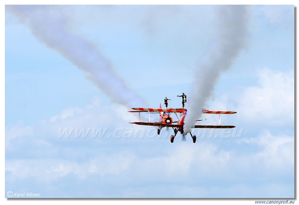 Breitling Wingwalkers - Boeing PT-17 Kaydet (A75N1)