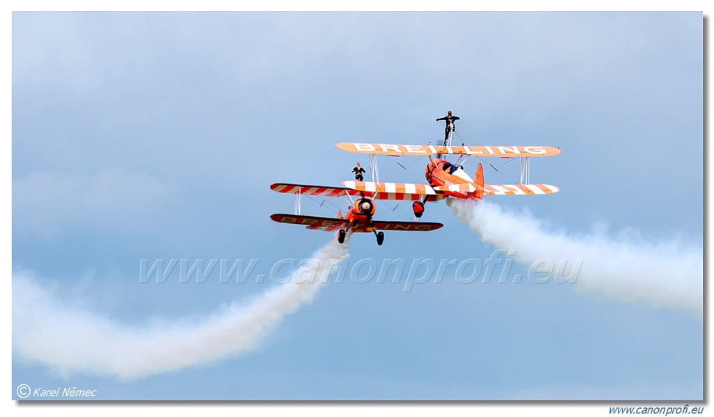 Breitling Wingwalkers - Boeing PT-17 Kaydet (A75N1)