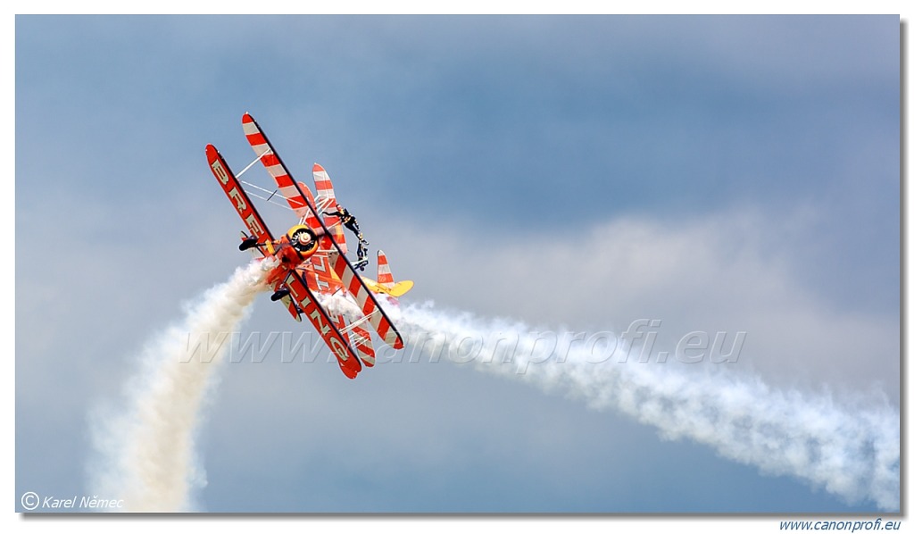 Breitling Wingwalkers - Boeing PT-17 Kaydet (A75N1)