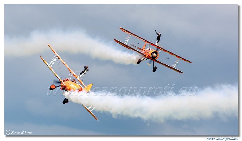 Breitling Wingwalkers - Boeing PT-17 Kaydet (A75N1)