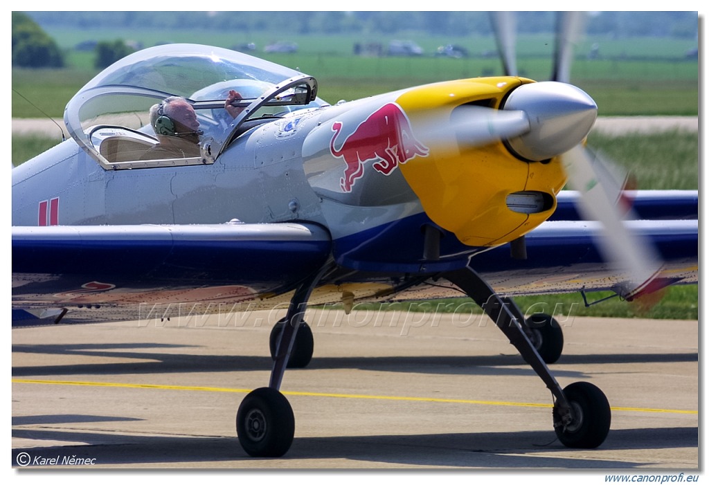 Flying Bulls Aerobatics Team - 4x Zlin Z-50LX