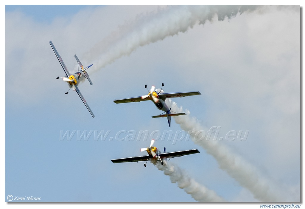 Flying Bulls Aerobatics Team - 4x Zlin Z-50LX