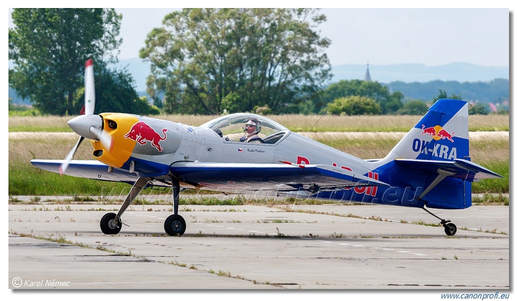 Flying Bulls Aerobatics Team - 4x Zlin Z-50LX