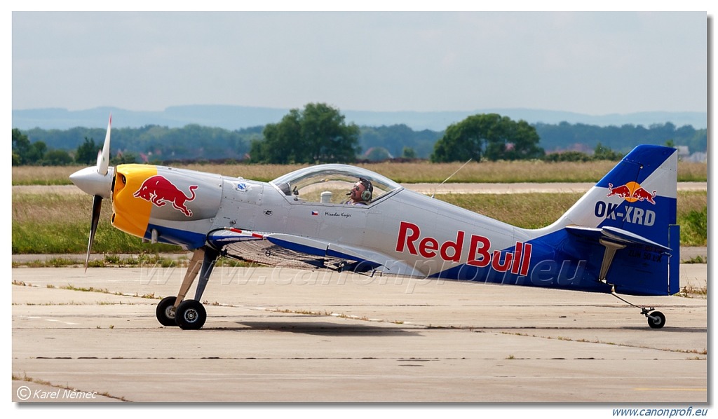 Flying Bulls Aerobatics Team - 4x Zlin Z-50LX