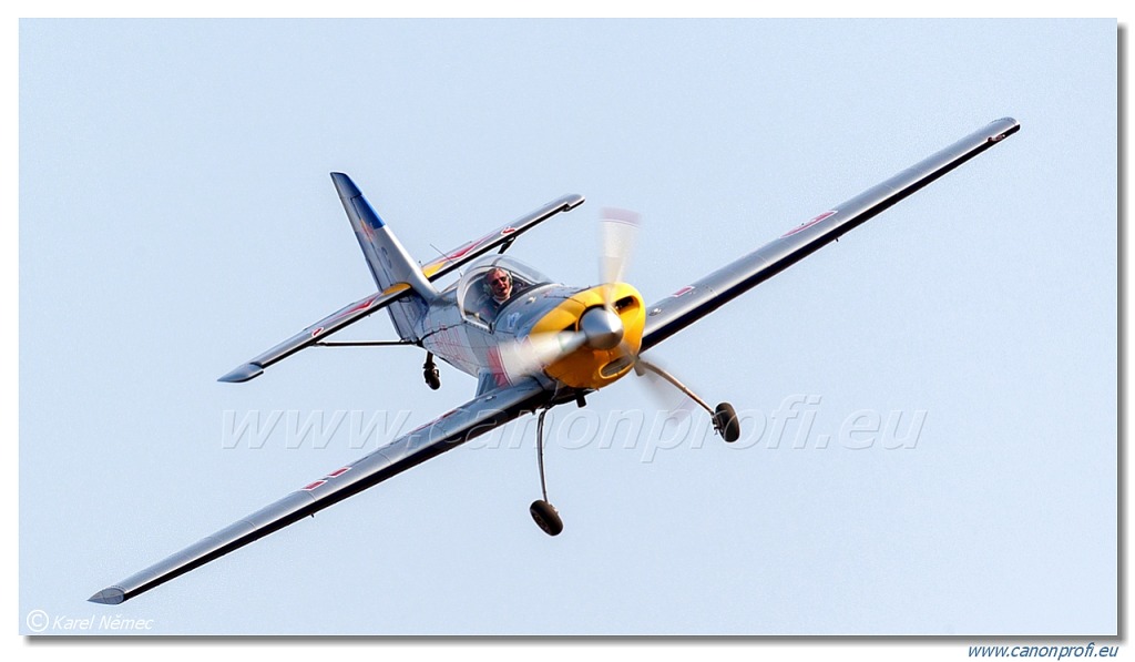 Flying Bulls Aerobatics Team - 4x Zlin Z-50LX