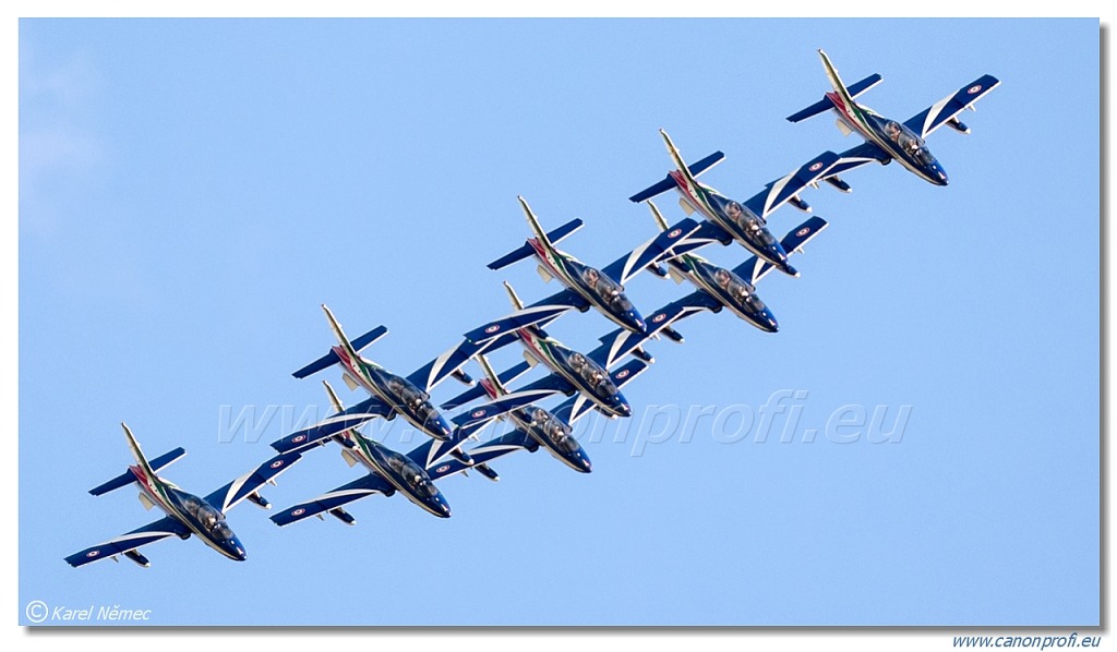 Frecce Tricolori - 9x Aermacchi MB-339-A/PAN
