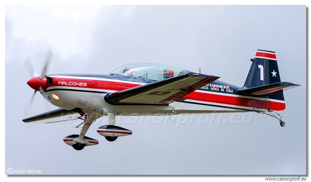 Escuadrilla de Alta Acrobacia Halcones (The Hawks) – 5x Extra 300L