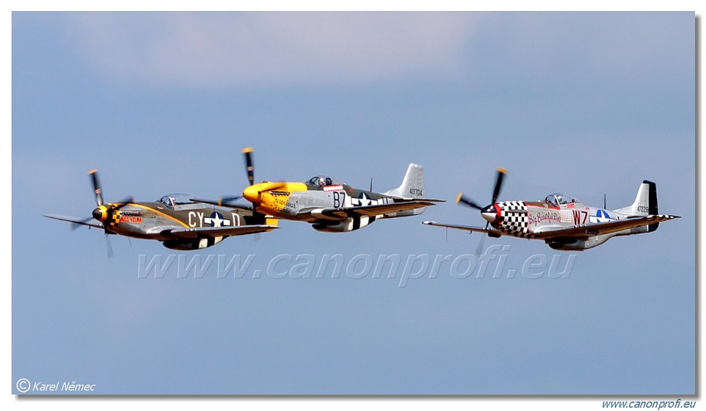 Horsemen Flight Team – 3x North American P-51D Mustang