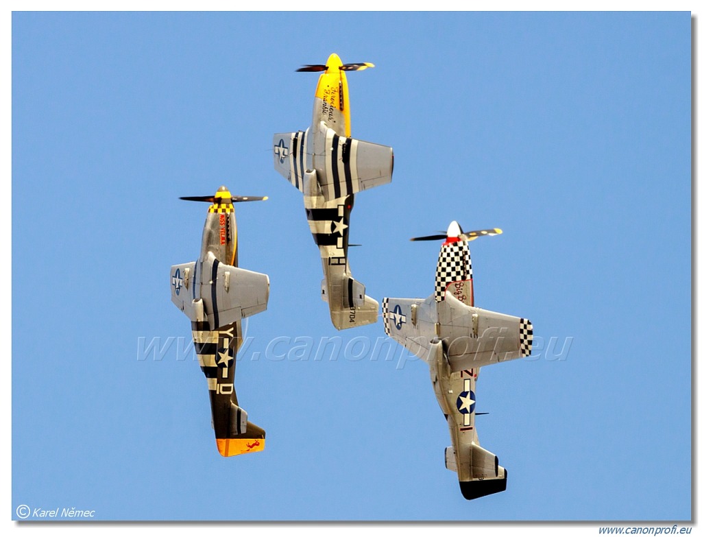 Horsemen Flight Team – 3x North American P-51D Mustang