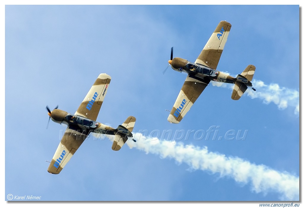 Iacarii Acrobati (Aerobatic Yakkers) - 2x Yakovlev Yak-52