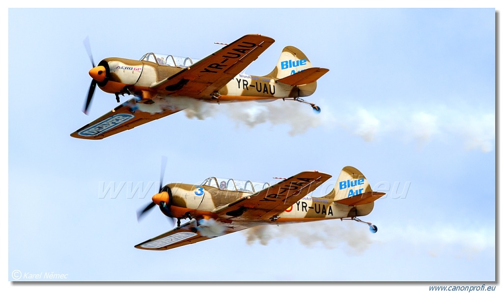 Iacarii Acrobati (Aerobatic Yakkers) - 2x Yakovlev Yak-52