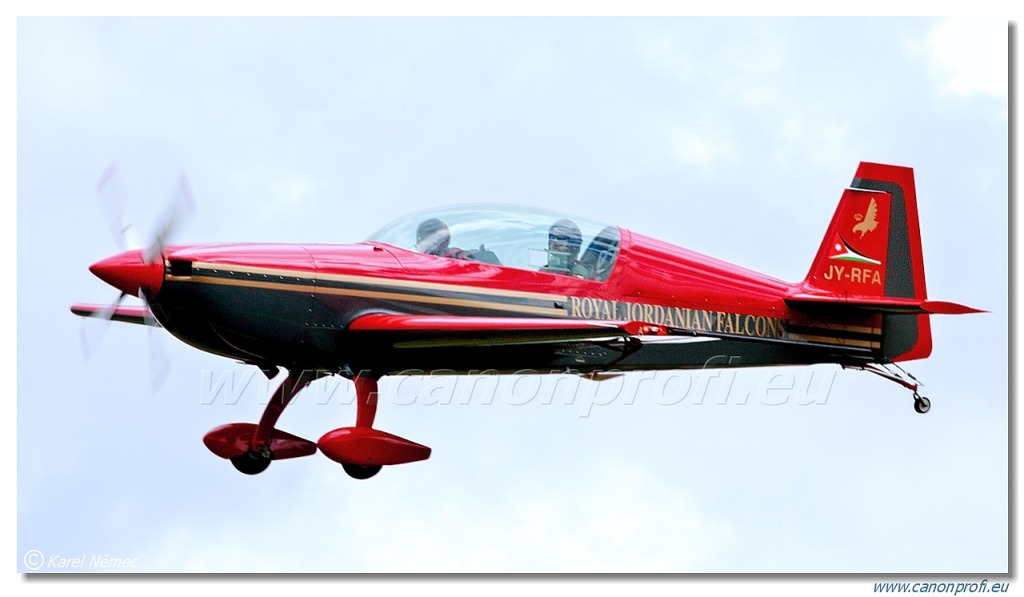 Royal Jordanian Falcons - 4x Extra EA-300