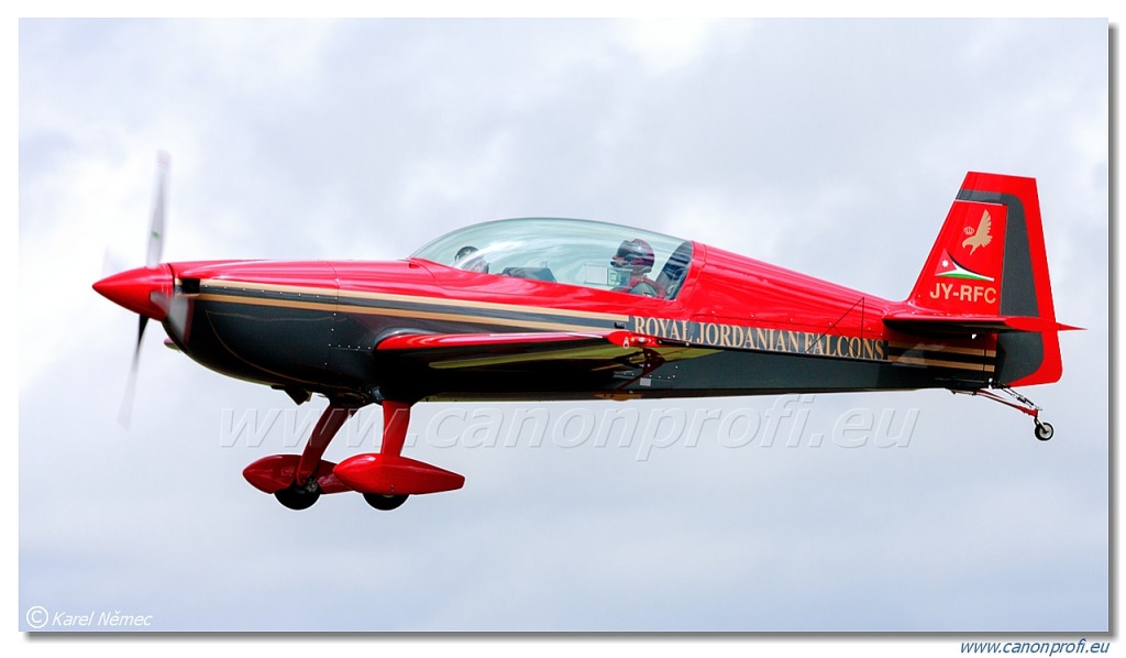 Royal Jordanian Falcons - 4x Extra EA-300