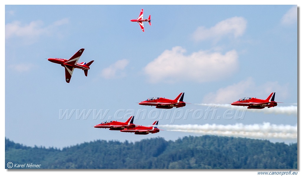 Red Arrows - 9x BAE Hawk T1
