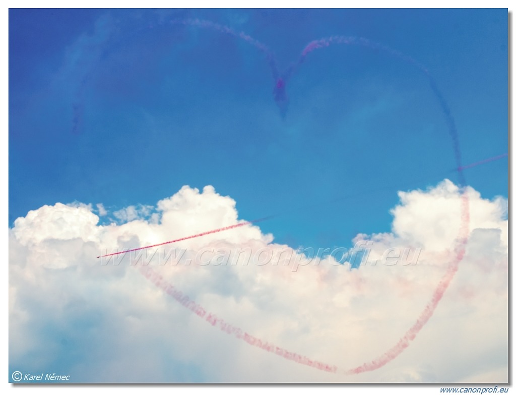 Red Arrows - 9x BAE Hawk T1