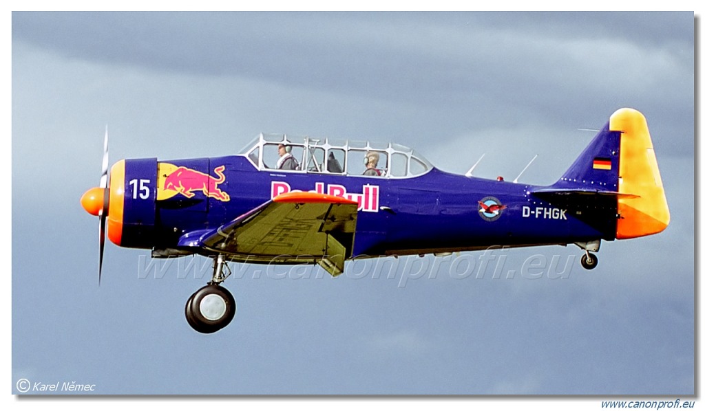 Red Bull Harvard – 2x Noorduyn AT-16 Harvard IIB