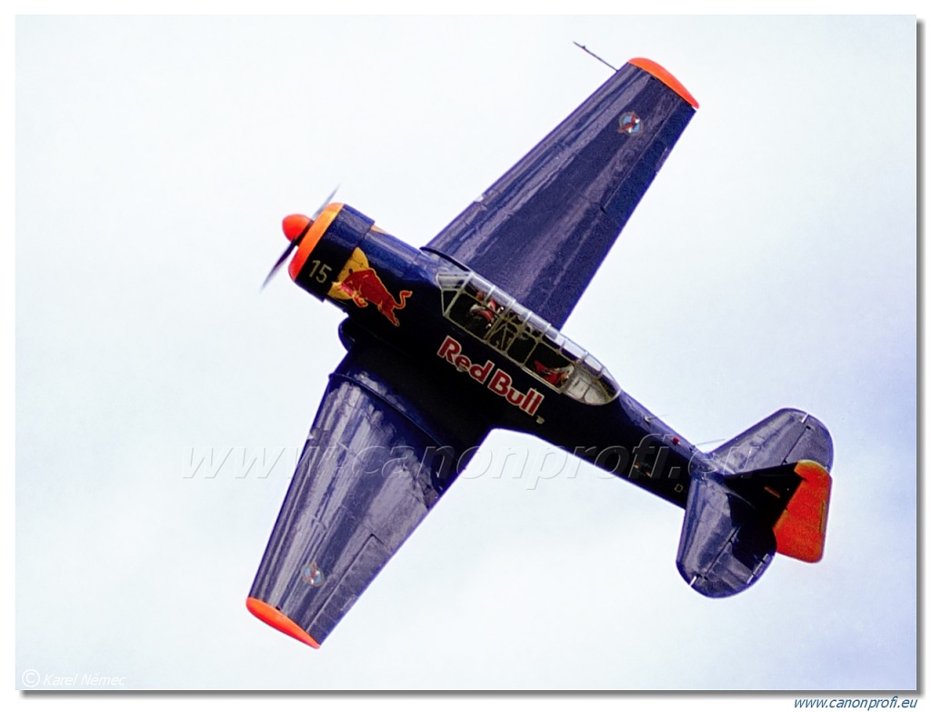 Red Bull Harvard – 2x Noorduyn AT-16 Harvard IIB