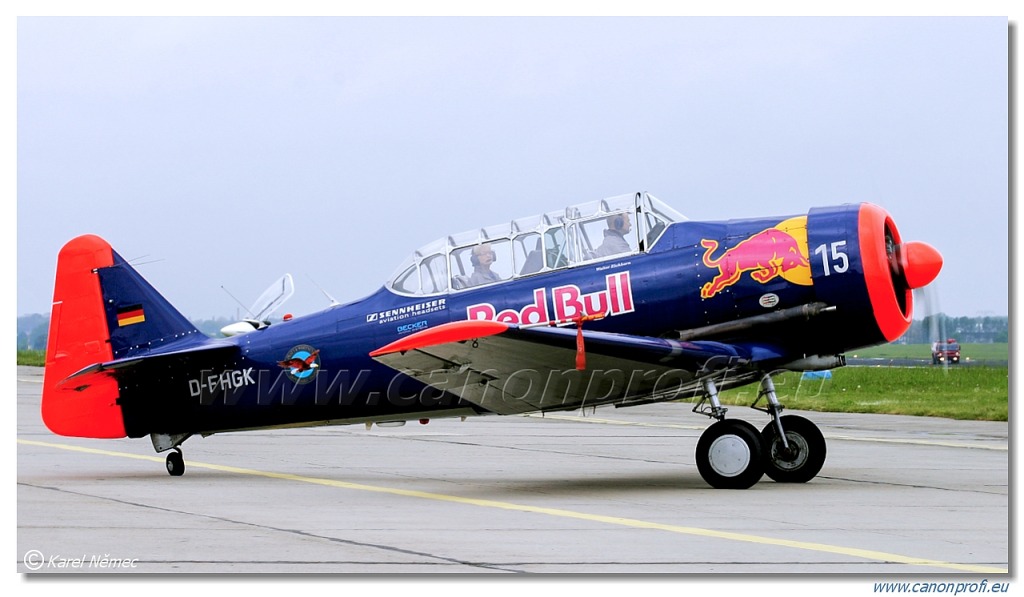 Red Bull Harvard – 2x Noorduyn AT-16 Harvard IIB