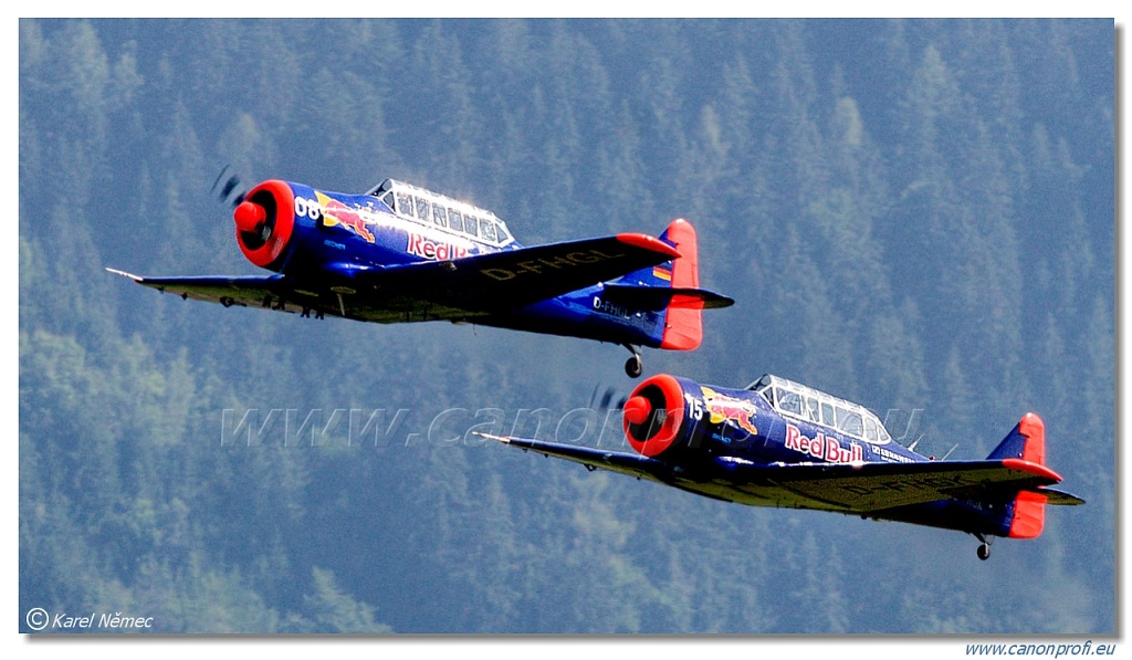 Red Bull Harvard – 2x Noorduyn AT-16 Harvard IIB