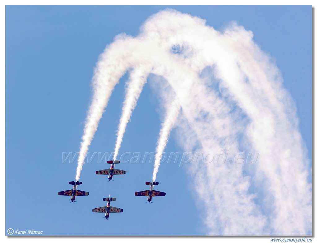 Red Bull - 4x XtremeAir XA-42 Sbach 342
