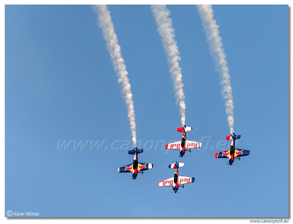 Red Bull - 4x XtremeAir XA-42 Sbach 342