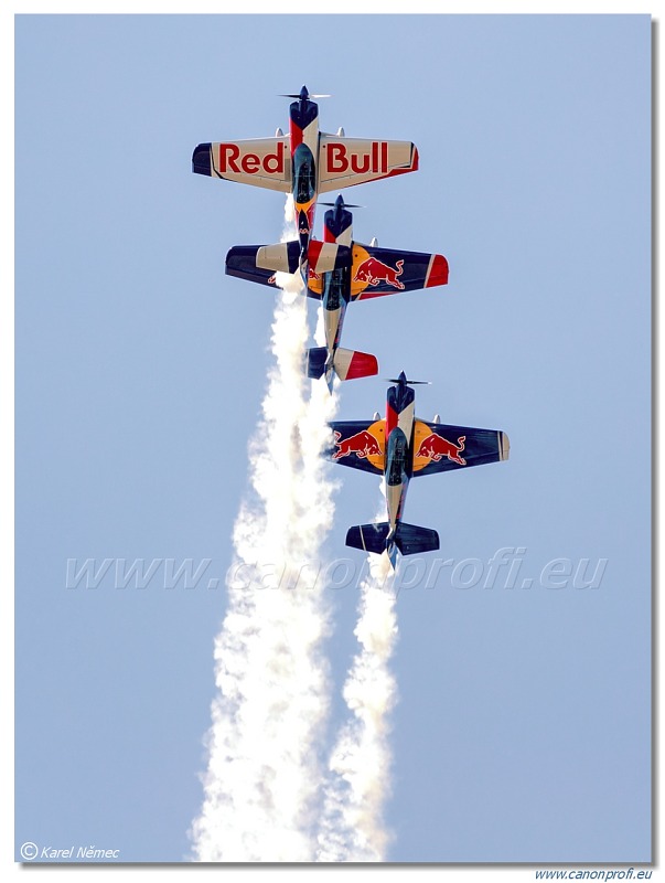 Red Bull - 4x XtremeAir XA-42 Sbach 342