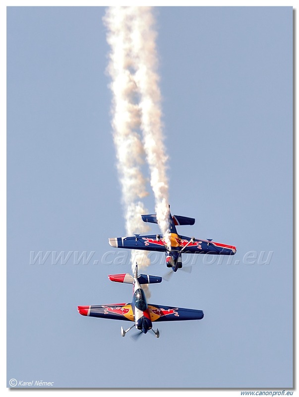 Red Bull - 4x XtremeAir XA-42 Sbach 342