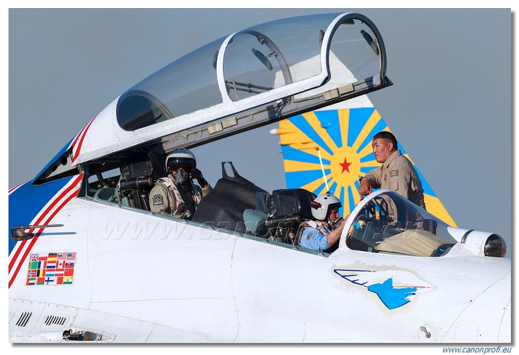 Russian Knights (Russkiye Vityazi) - 3x Sukhoi Su-27P, 2x Sukhoi Su-27UB