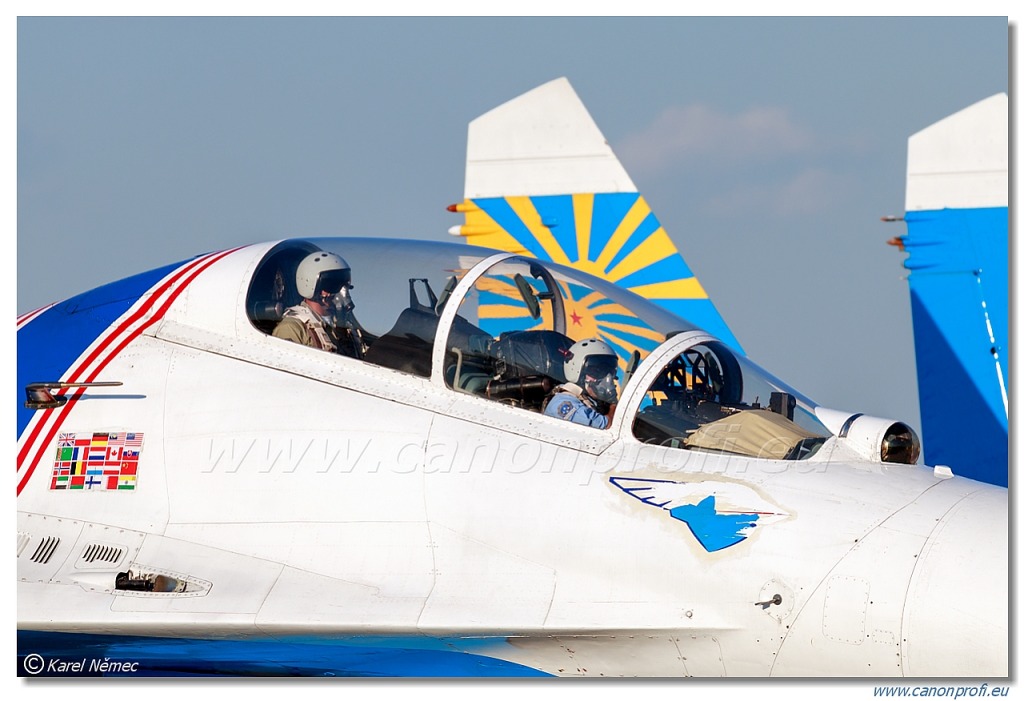 Russian Knights (Russkiye Vityazi) - 3x Sukhoi Su-27P, 2x Sukhoi Su-27UB