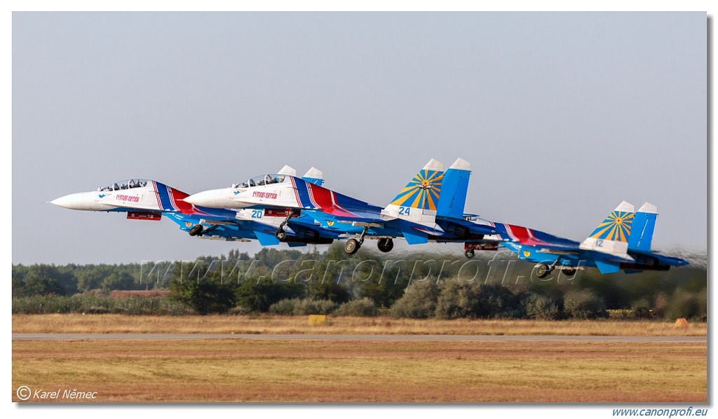 Russian Knights (Russkiye Vityazi) - 3x Sukhoi Su-27P, 2x Sukhoi Su-27UB