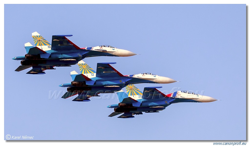 Russian Knights (Russkiye Vityazi) - 3x Sukhoi Su-27P, 2x Sukhoi Su-27UB