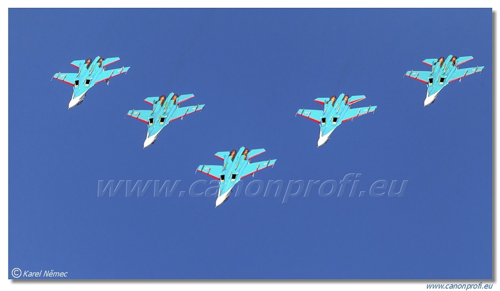 Russian Knights (Russkiye Vityazi) - 3x Sukhoi Su-27P, 2x Sukhoi Su-27UB