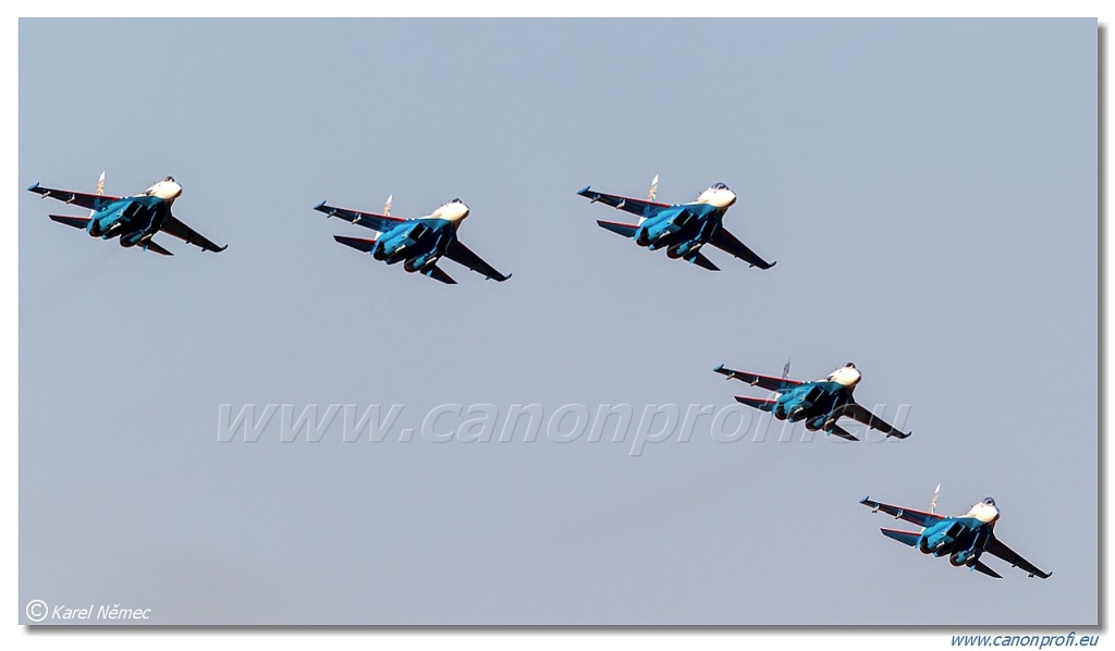 Russian Knights (Russkiye Vityazi) - 3x Sukhoi Su-27P, 2x Sukhoi Su-27UB